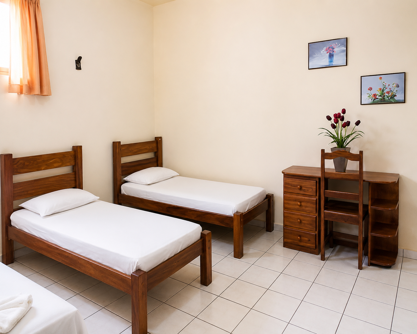 Quarto Cacau, com vista para o pomar e varanda com rede